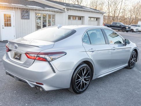 Used 2024 Toyota Camry SE image 10
