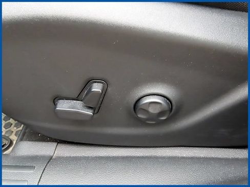 Used 2019 Jeep Cherokee Latitude Plus w/ Comfort/Convenience Group AWD/4WD image 14