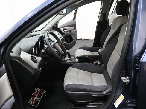 Used 2013 Chevrolet Cruze LS image 6