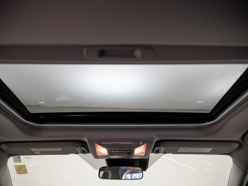 Used 2021 Toyota RAV4 XLE Premium image 19