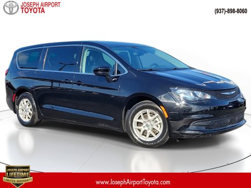 Used 2024 Chrysler Voyager LX image 1