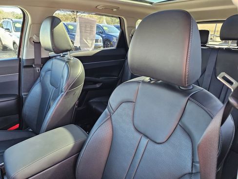 Used 2024 Kia Sorento S w/ Panoramic Sunroof Package image 19