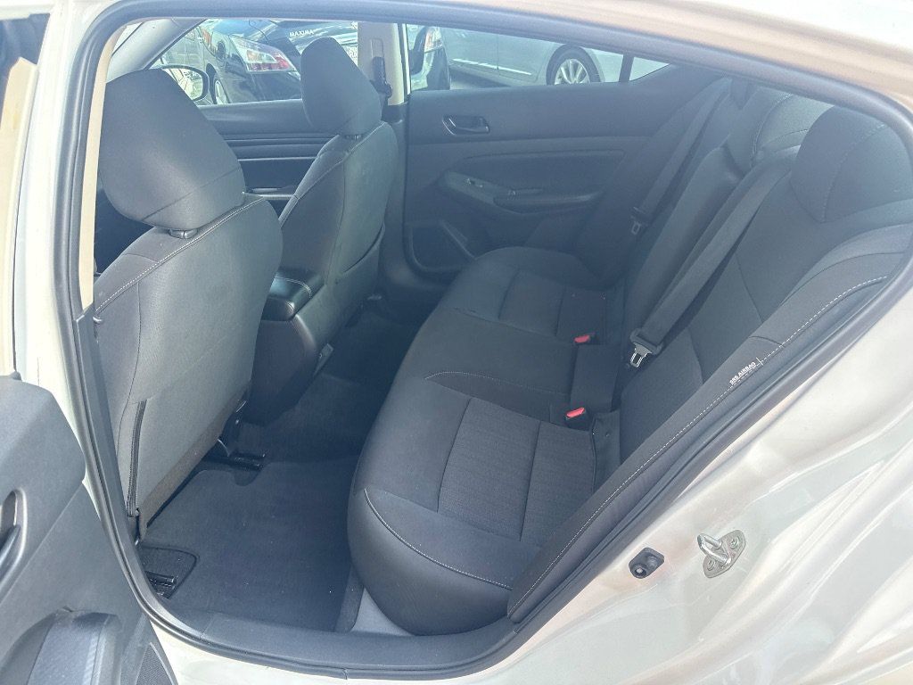 Used 2025 Nissan Altima 2.5 SV AWD/4WD image 12