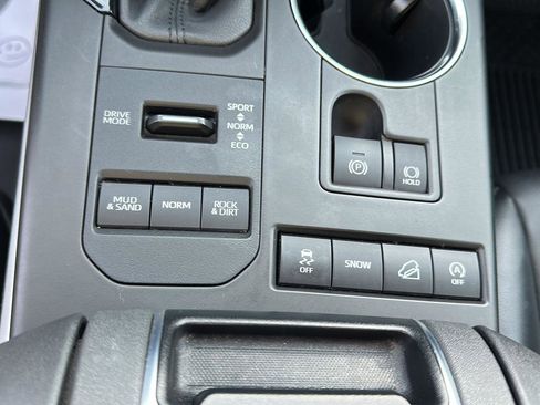 Used 2021 Toyota Highlander XLE image 37