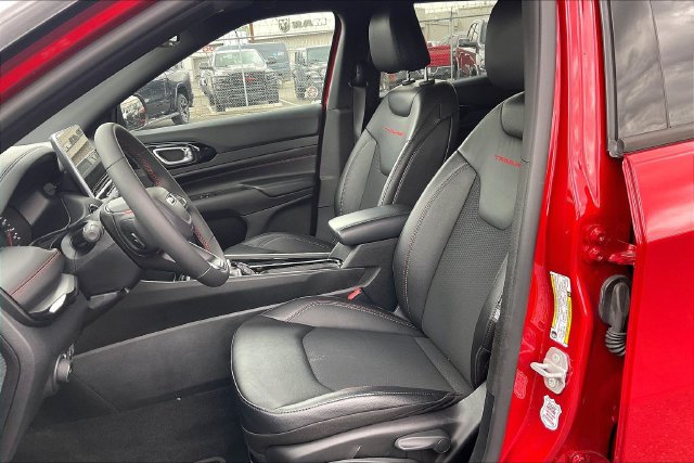 Used 2025 Jeep Compass Trailhawk AWD/4WD image 27