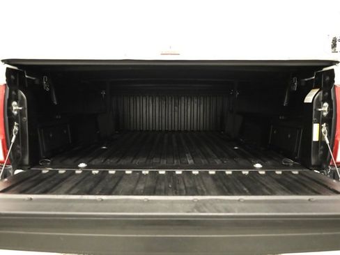 Used 2017 Toyota Tacoma SR image 32