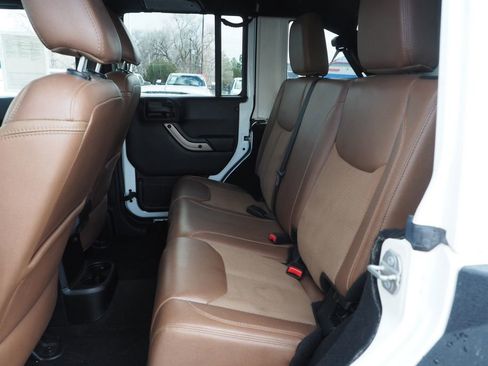 Used 2017 Jeep Wrangler Unlimited Sahara image 15