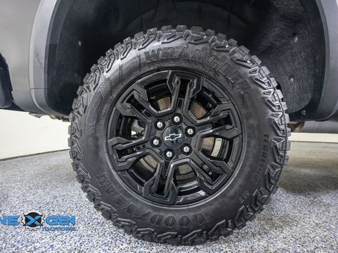 Used 2025 Chevrolet Silverado 1500 ZR2 w/ Technology Package AWD/4WD image 48