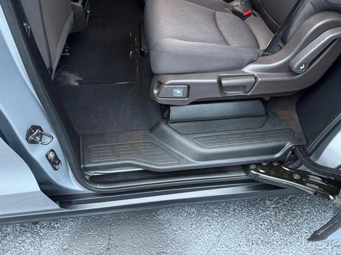 Used 2018 Honda Odyssey LX image 39