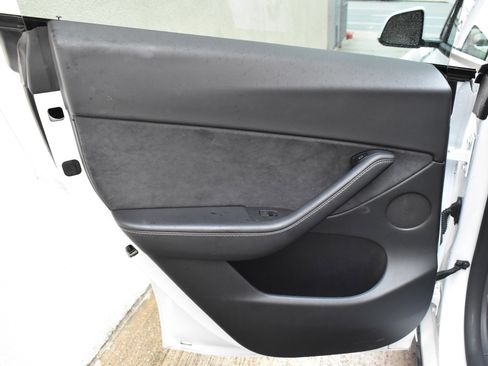 Used 2021 Tesla Model Y Long Range image 23