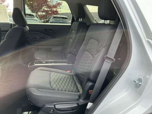 New 2025 Nissan Pathfinder SV w/ SV Premium Package image 15