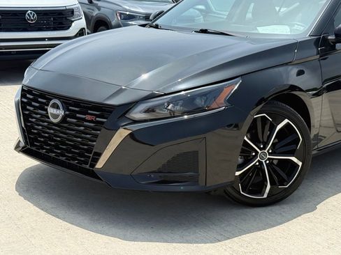 Used 2025 Nissan Altima 2.5 SR FWD image 2