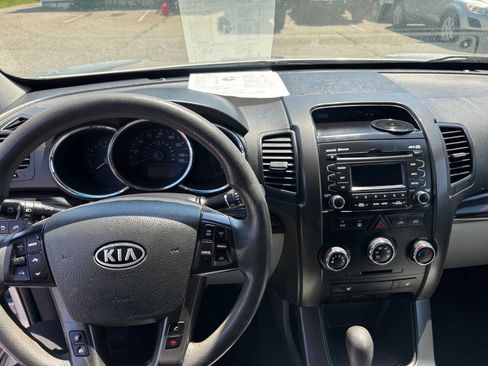 Used 2012 Kia Sorento LX w/ Convenience Pkg image 13