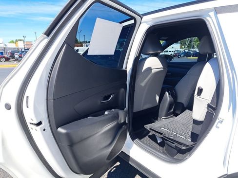 Used 2025 Hyundai Santa Cruz SEL FWD image 11