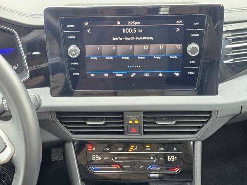 Used 2025 Volkswagen Jetta SE image 24