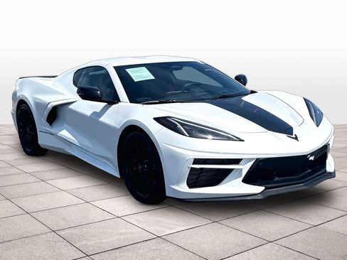 Used 2024 Chevrolet Corvette Stingray Preferred Cpe RWD image 3