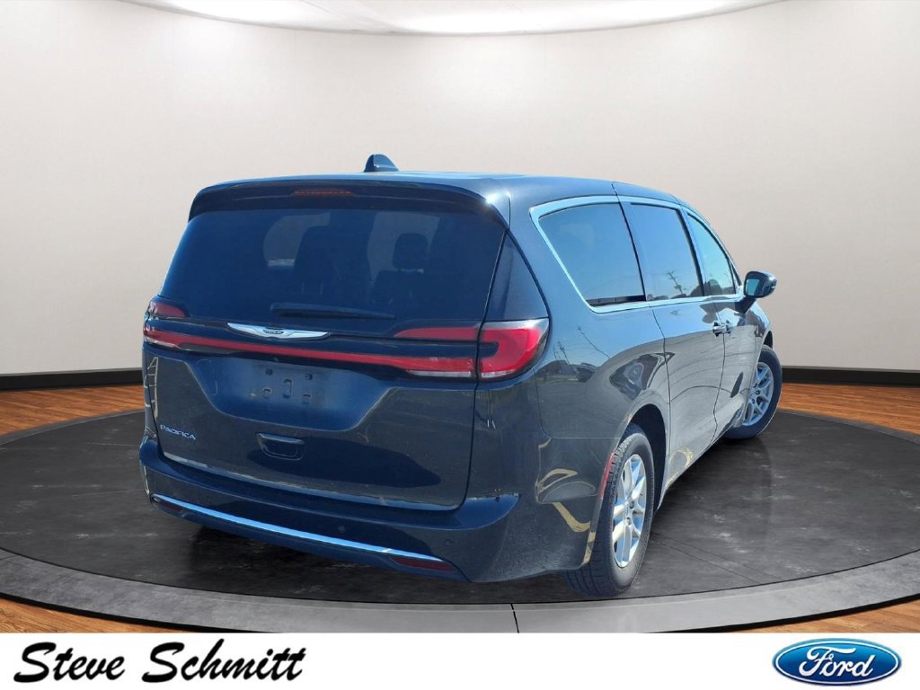 Used 2024 Chrysler Pacifica Touring-L FWD image 24