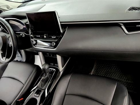 Certified 2024 Toyota Corolla Cross XLE w/ Convenience Package AWD/4WD image 19