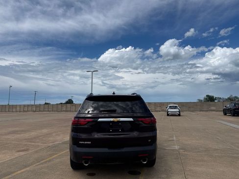 Used 2023 Chevrolet Traverse LT FWD image 17