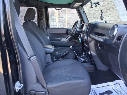 Used 2015 Jeep Wrangler Unlimited Sport AWD/4WD image 12