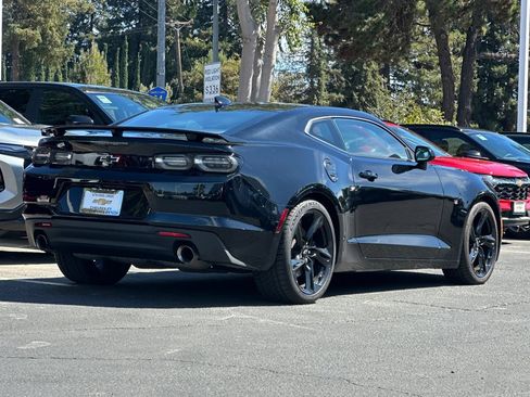Used 2021 Chevrolet Camaro SS RWD image 5