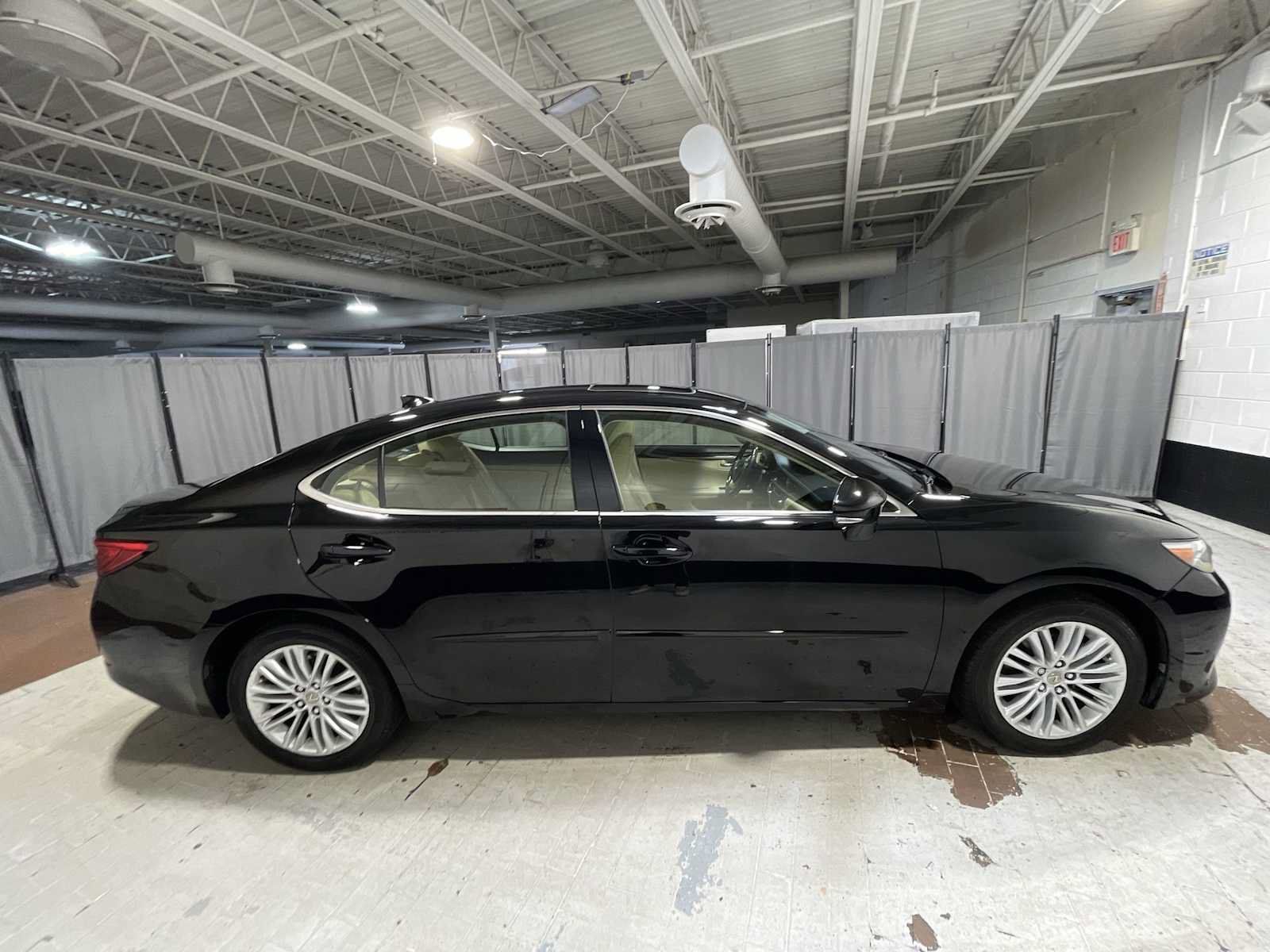 Used 2015 Lexus ES 350 w/ Luxury Package FWD image 27