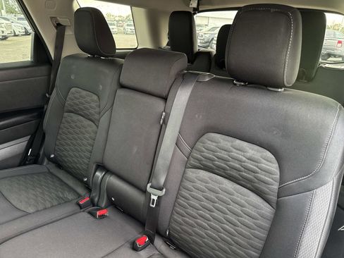 Used 2023 Nissan Pathfinder SV image 14