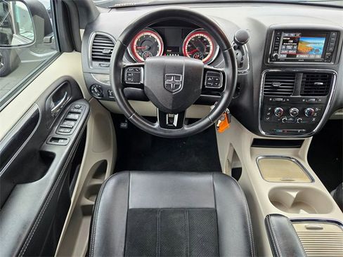 Used 2017 Dodge Grand Caravan SXT image 8