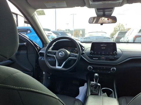 Used 2021 Nissan Altima 2.5 SV w/ SV Premium Package image 26