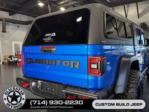 Used 2024 Jeep Gladiator Rubicon w/ Technology Group AWD/4WD image 14