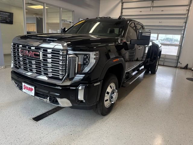 Used 2025 GMC Sierra 3500 Denali AWD/4WD image 7