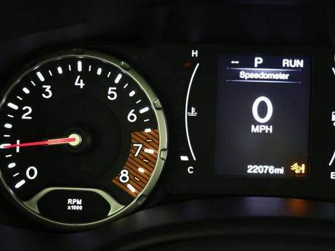Used 2023 Jeep Renegade Latitude w/ Premium Group AWD/4WD image 12