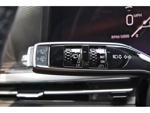 Certified 2025 Cadillac Escalade ESV Luxury image 18