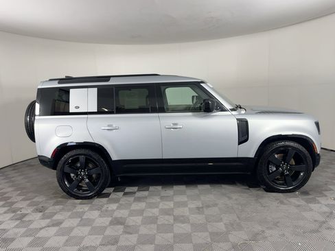 Used 2022 Land Rover Defender 110 X-Dynamic SE image 8