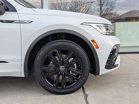 Used 2022 Volkswagen Tiguan SE R-Line image 11
