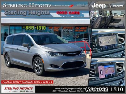 Used 2018 Chrysler Pacifica Limited w/ Tire & Wheel Group