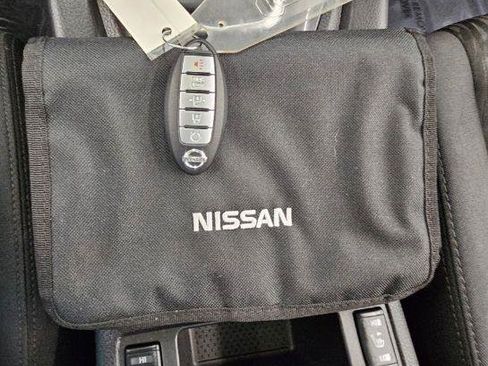 Used 2017 Nissan Rogue SV AWD/4WD image 24