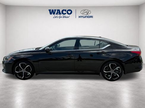Used 2024 Nissan Altima 2.5 SR w/ SR Premium Package FWD image 4