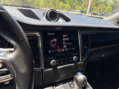 Used 2018 Porsche Macan AWD/4WD image 39