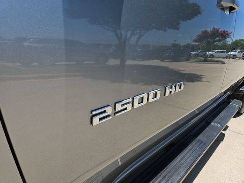 Used 2024 Chevrolet Silverado 2500 LT AWD/4WD image 28