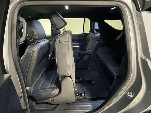 Used 2025 Chevrolet Traverse LT AWD/4WD image 20