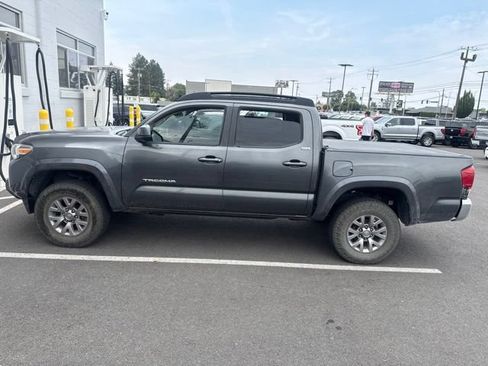 Used 2016 Toyota Tacoma SR5 w/ SR5 Appearance Package (SN) AWD/4WD image 4
