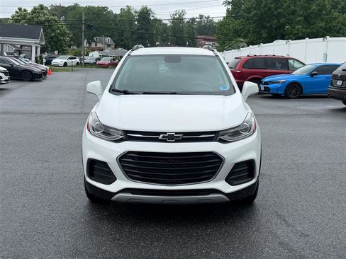 Used 2020 Chevrolet Trax LT w/ LT Convenience Package FWD image 2
