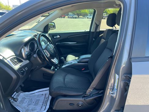 Used 2020 Dodge Journey SE w/ SE Popular Equipment Group FWD image 14