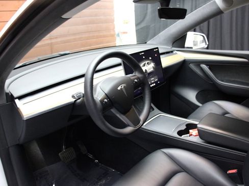 Used 2023 Tesla Model Y Long Range image 20