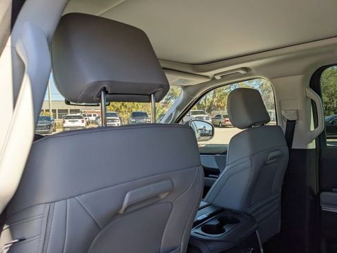 Certified 2025 Ford Expedition Active image 19