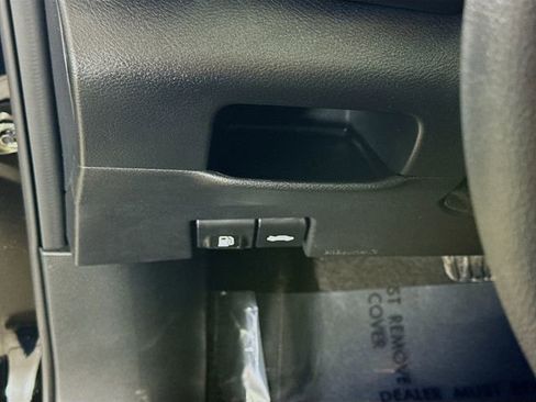 Used 2024 Nissan Kicks SR image 10