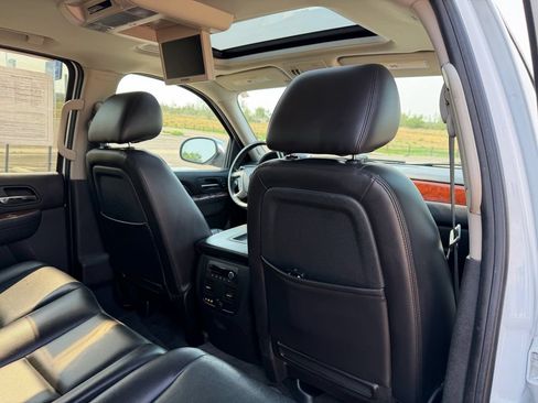 Used 2011 Chevrolet Avalanche LTZ AWD/4WD image 19