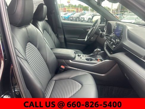 Used 2025 Toyota Highlander XSE AWD/4WD image 7