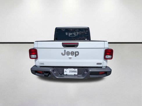Used 2023 Jeep Gladiator Overland AWD/4WD image 5